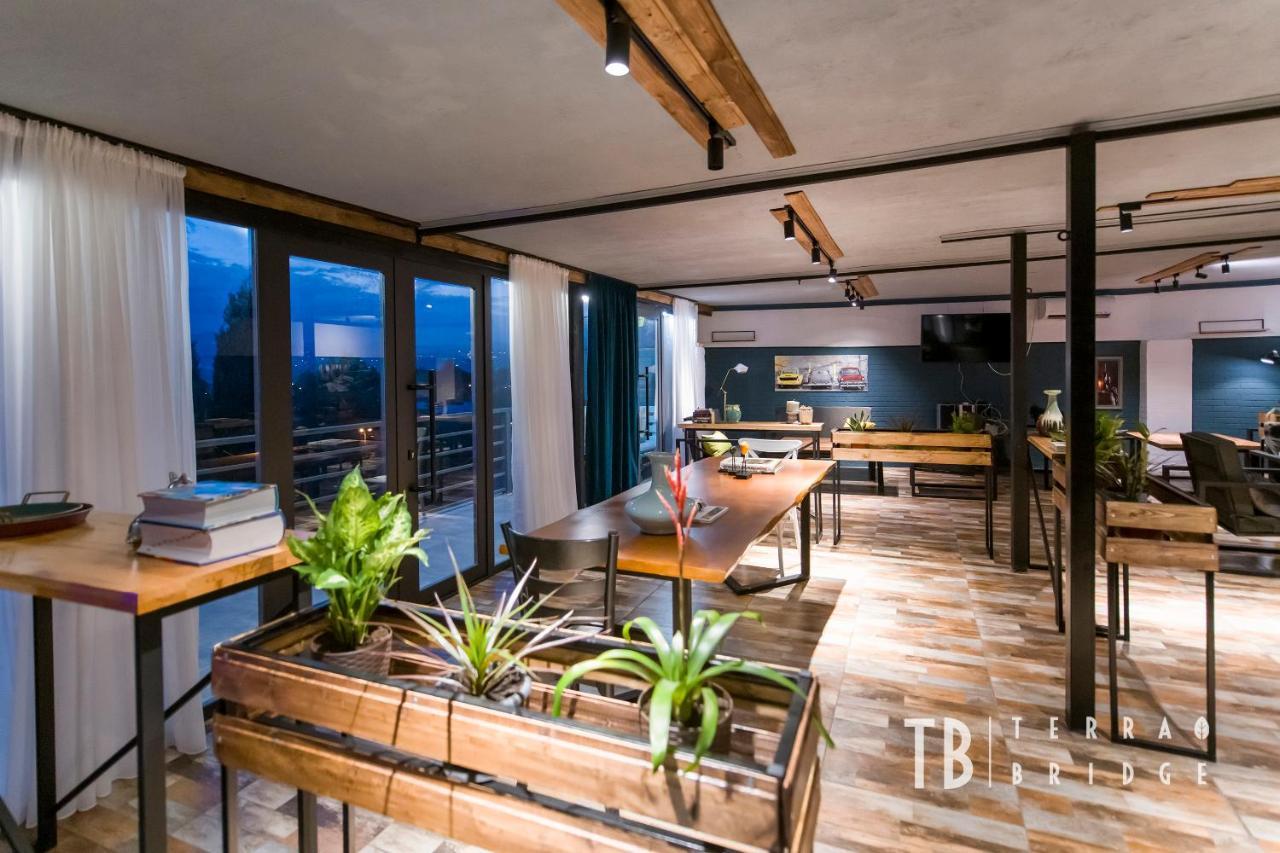Terra Bridge Hotel Tbilisi Ngoại thất bức ảnh