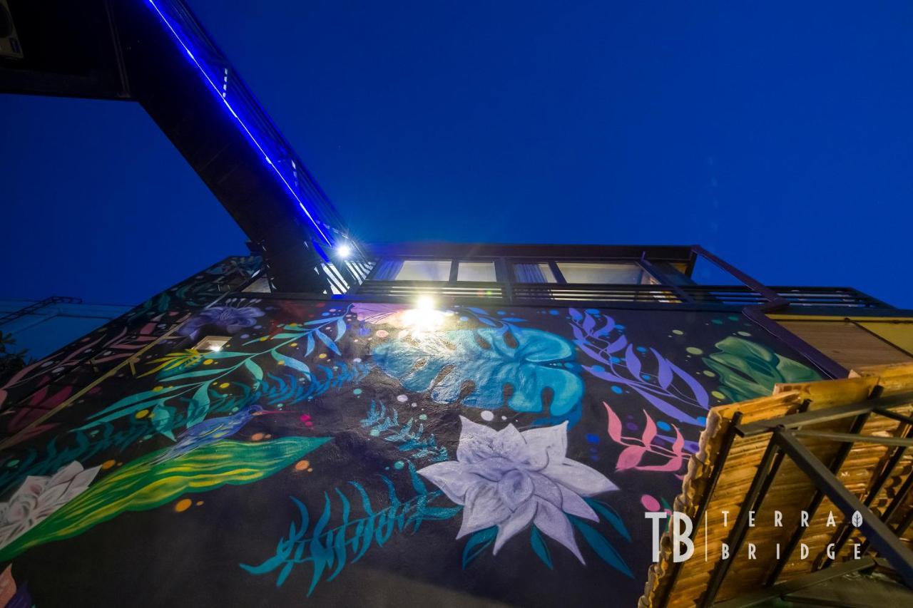Terra Bridge Hotel Tbilisi Ngoại thất bức ảnh