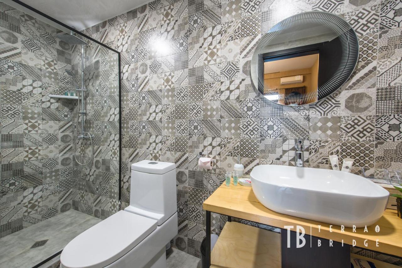 Terra Bridge Hotel Tbilisi Ngoại thất bức ảnh