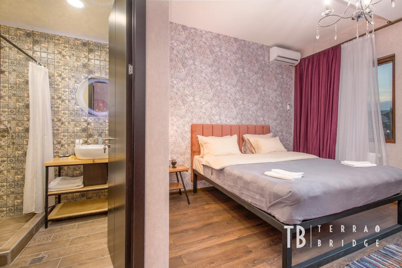 Terra Bridge Hotel Tbilisi Ngoại thất bức ảnh
